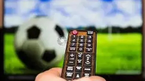 沪上足球巅峰对决：海港与申花联赛战平一局，杯赛申花强势逆袭，两度击败海港！