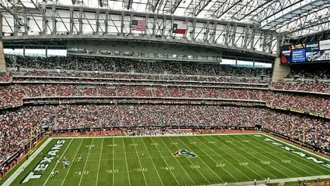 骑士队延续12场连胜，以132-126战胜猛龙